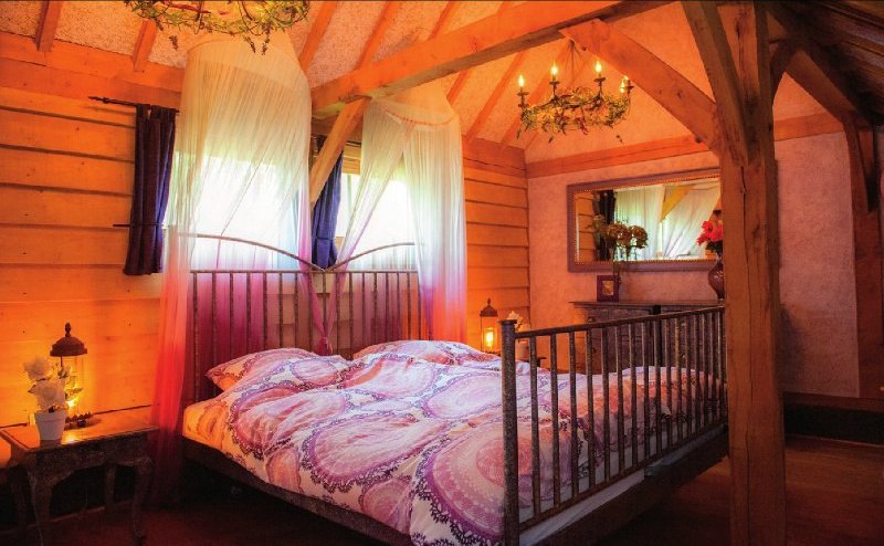 Cottage bedroom